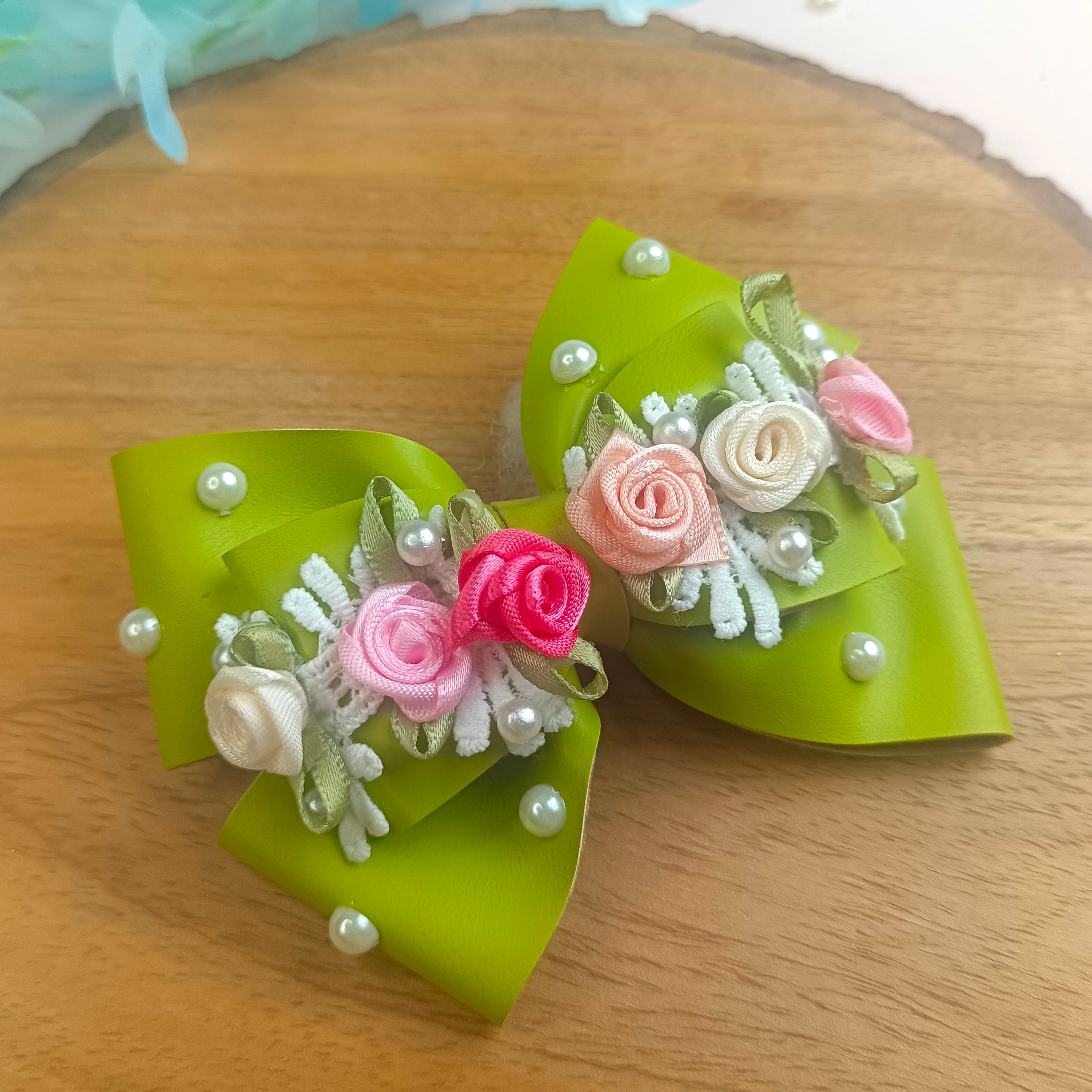 Leaf Green Gulmohar Vibrant Alligator Clip