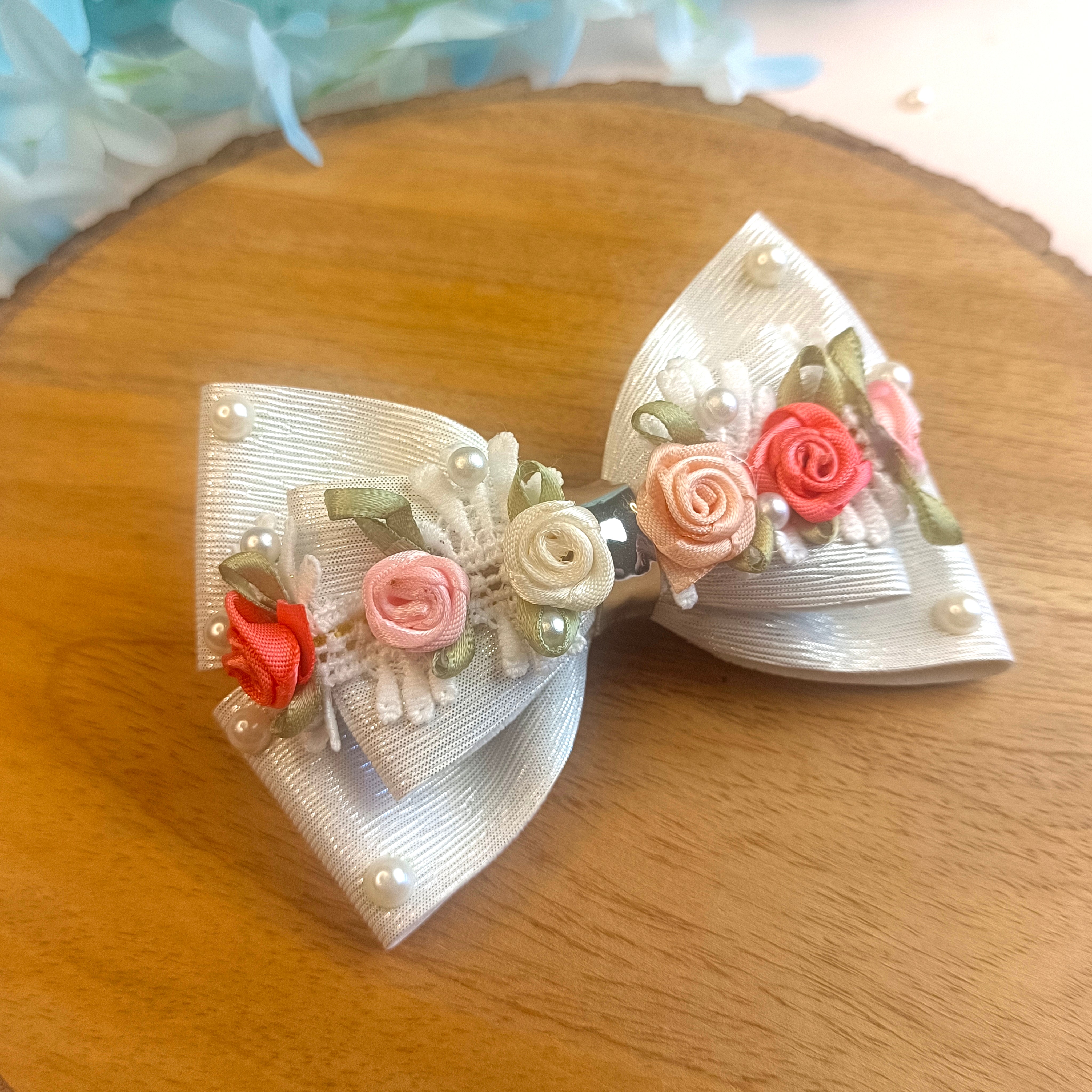 White Gulmohar Festive Alligator Clip