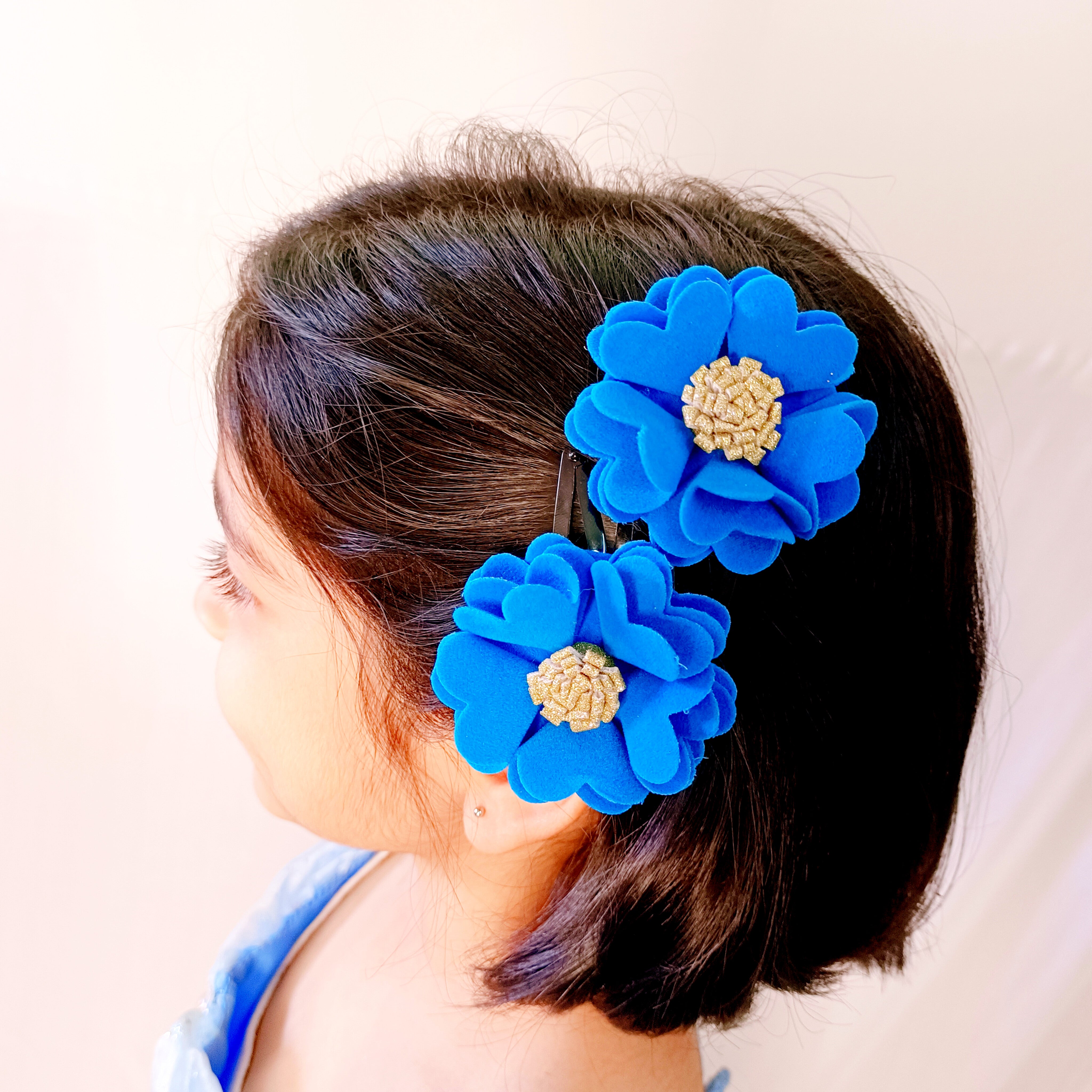 Scalloped Flower Snap On Clip - Blue
