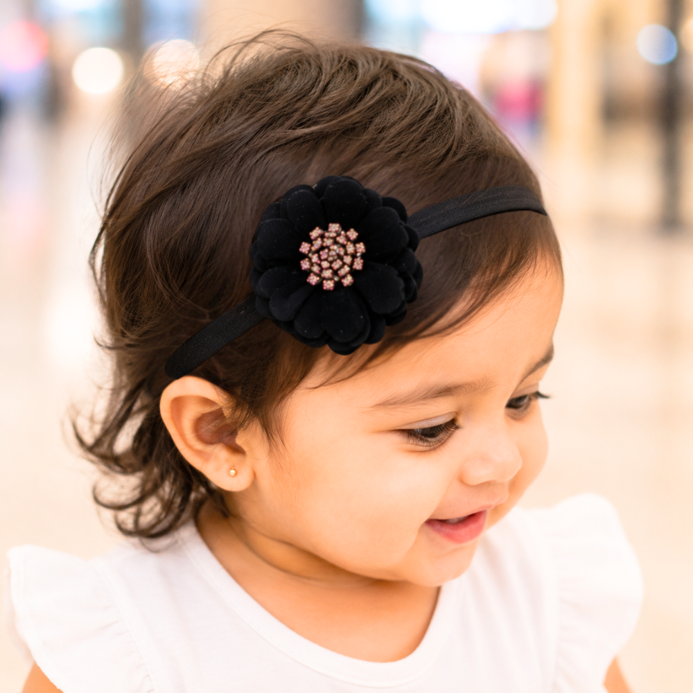 Soft scalloped flower baby headband for girls with handcrafted 6 cm floral design in 14 colors for infants and toddlers aged 0–3 years