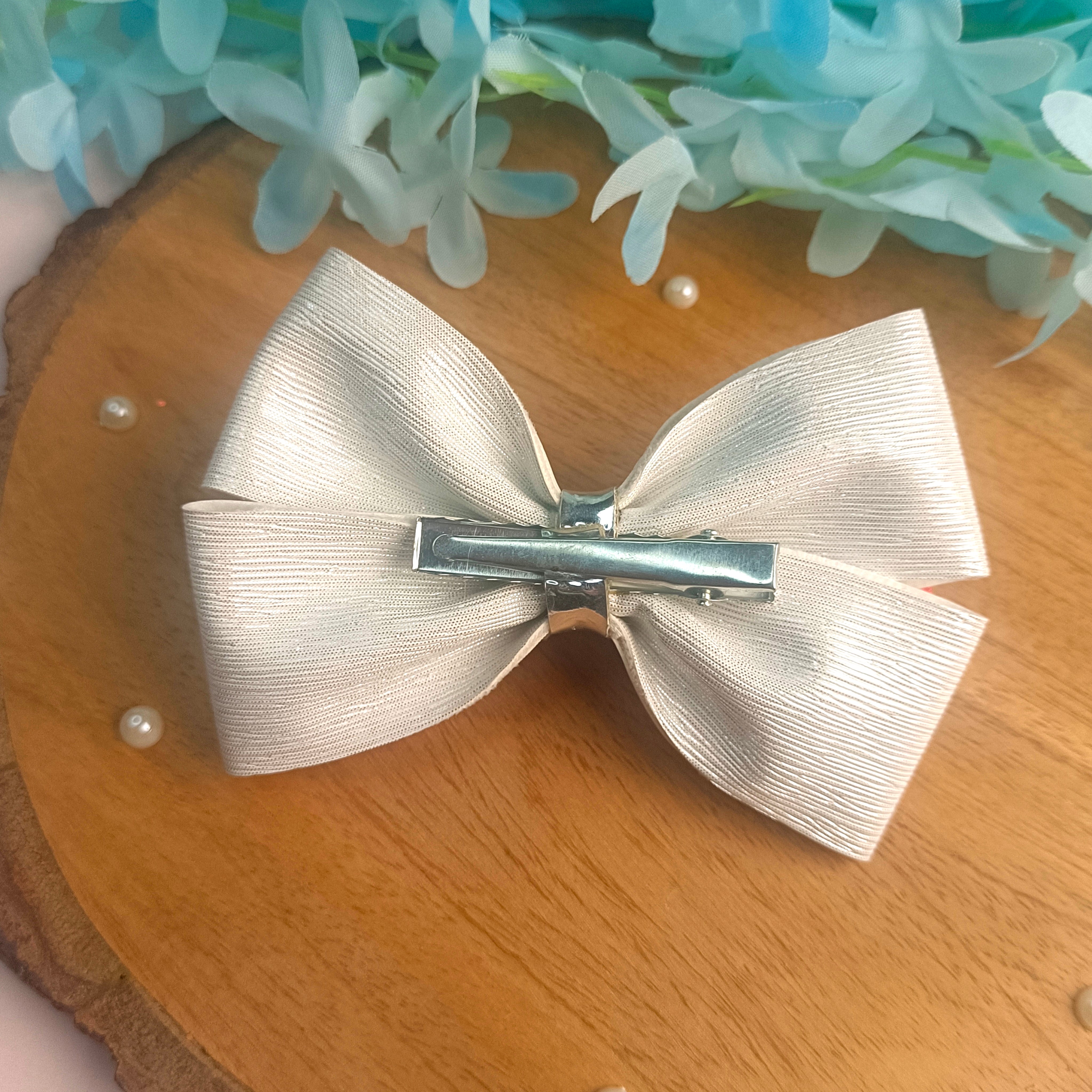 White Gulmohar Festive Alligator Clip