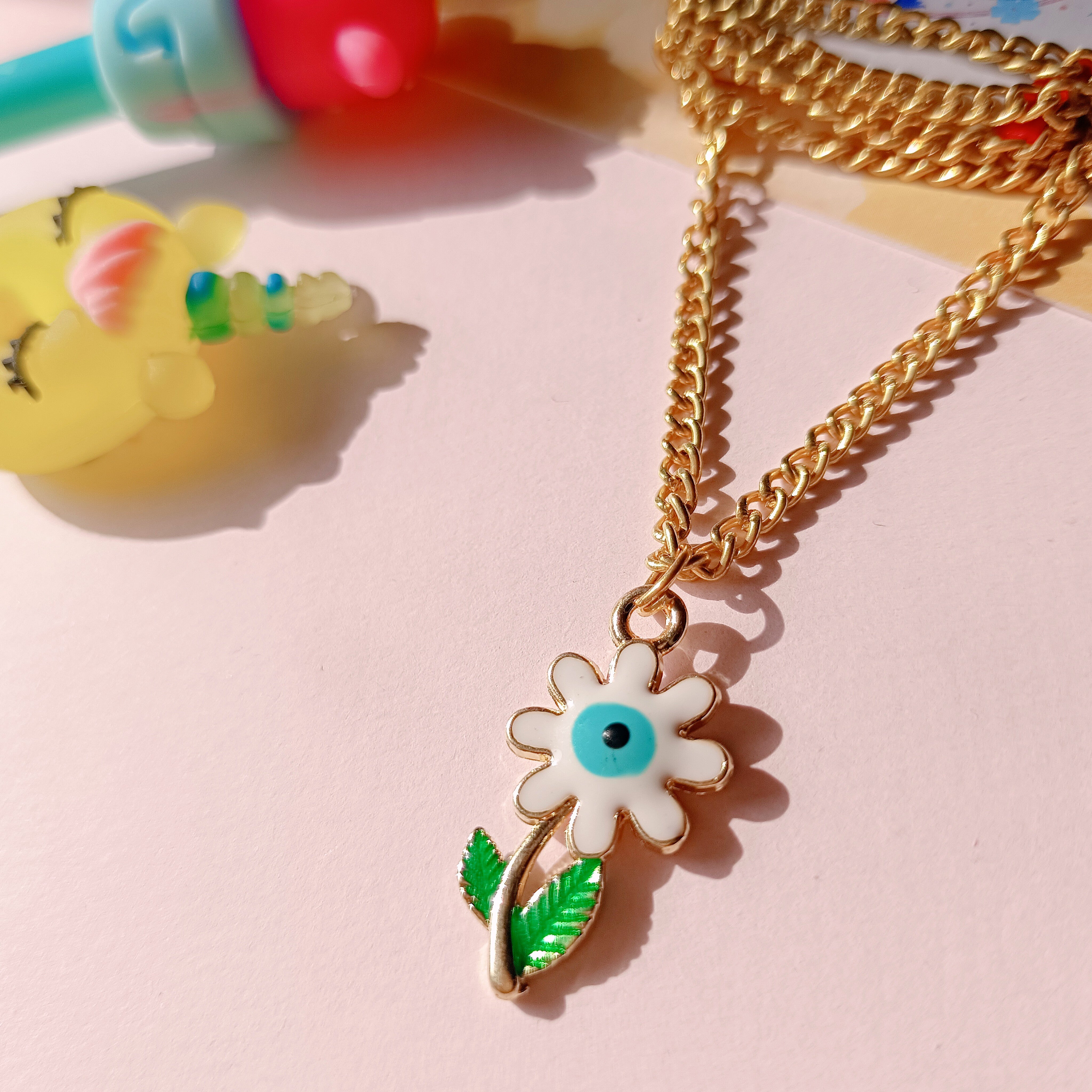 Pretty Flower Pendant - White