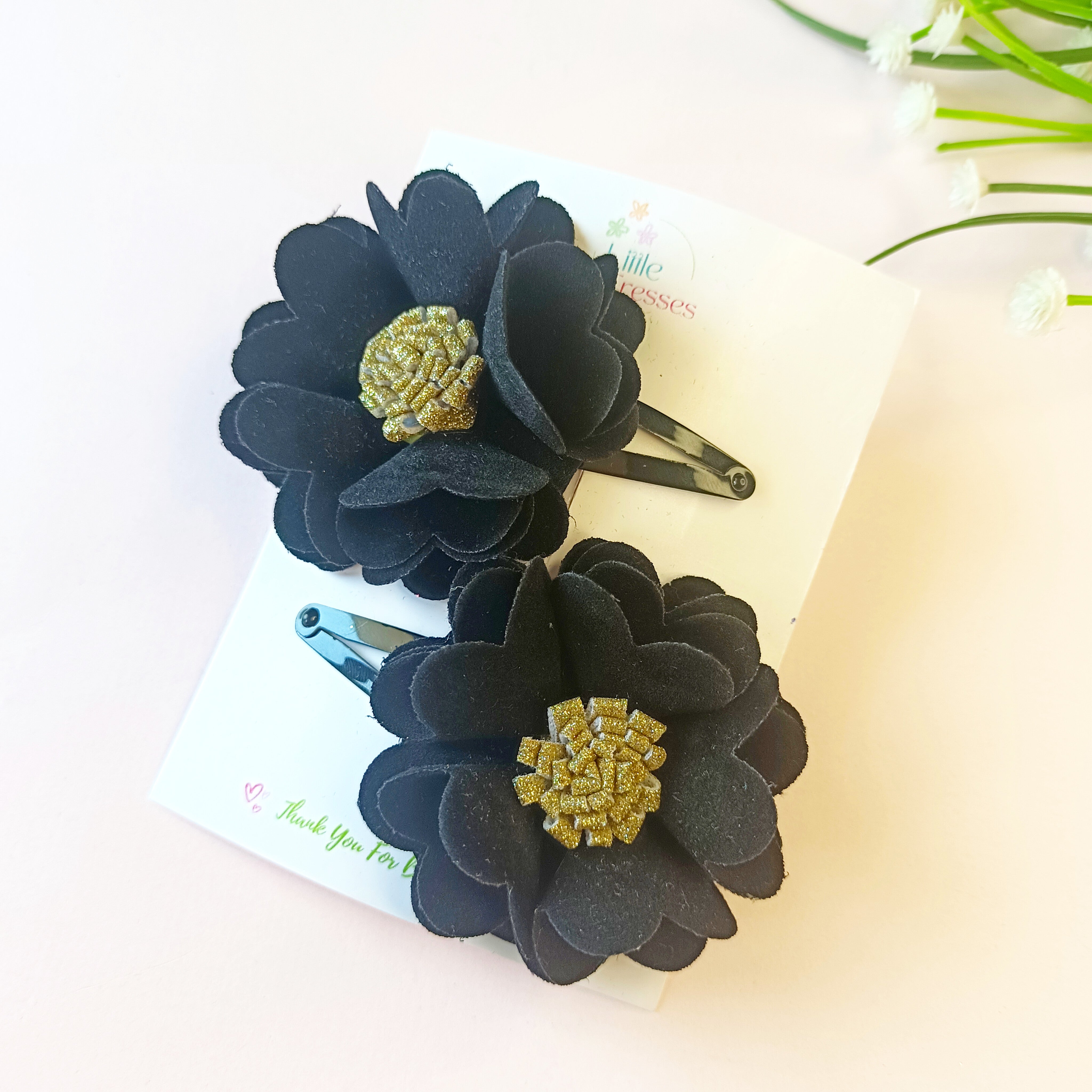 Scalloped Flower Snap On Clip - Black