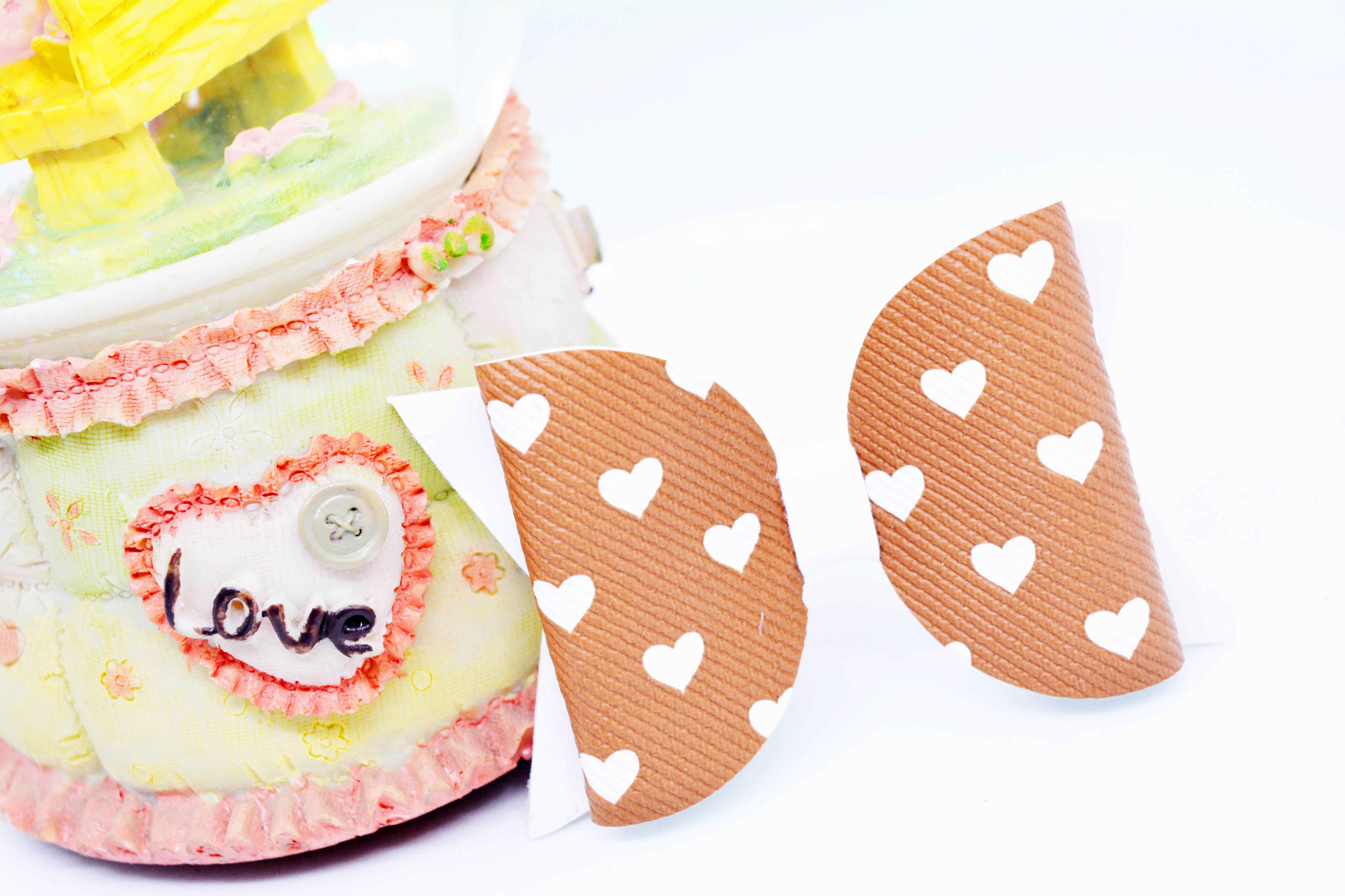 Bow with Arrow Clip - Brown & White Hearts