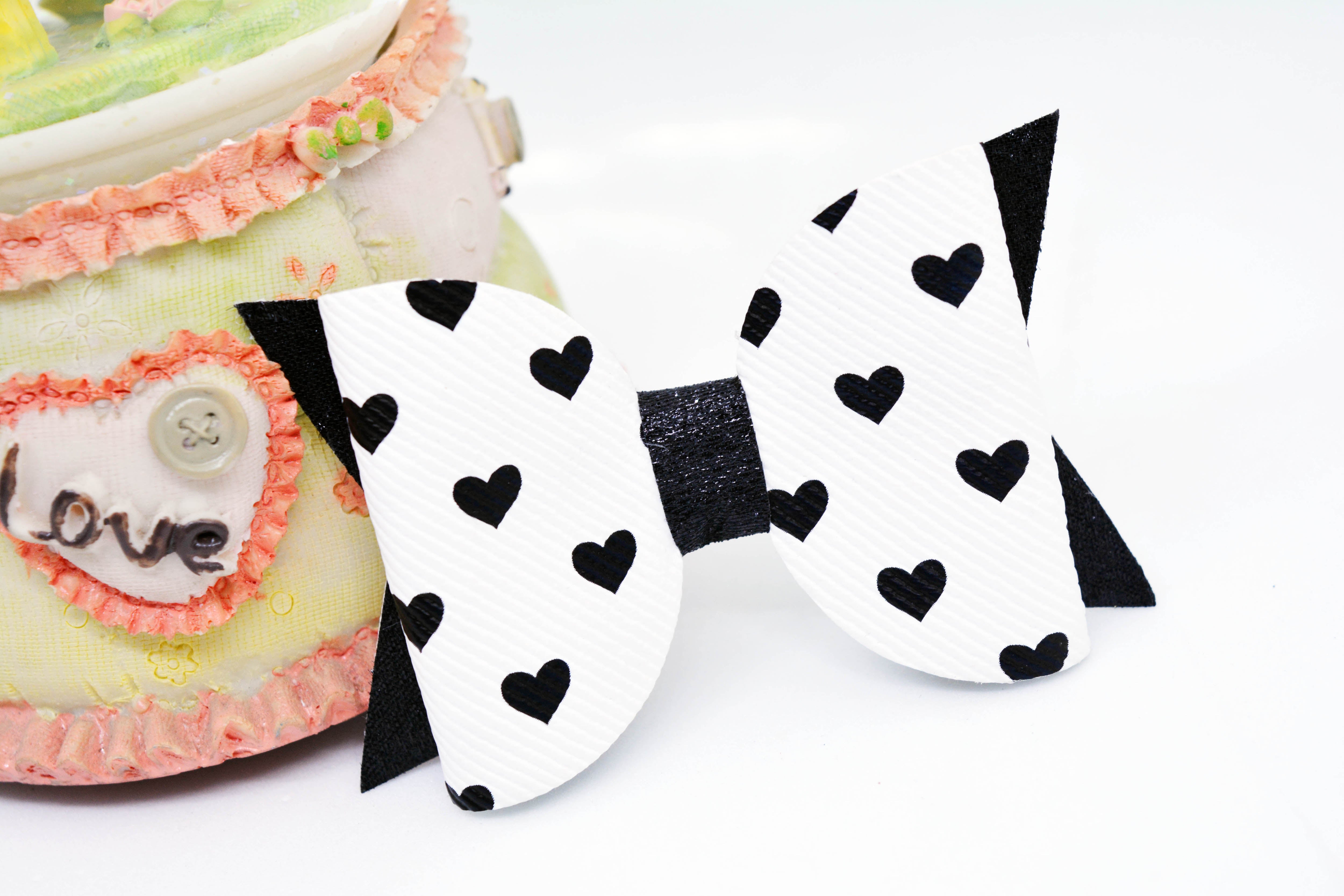 Bow with Arrow Clip - Black & White Hearts