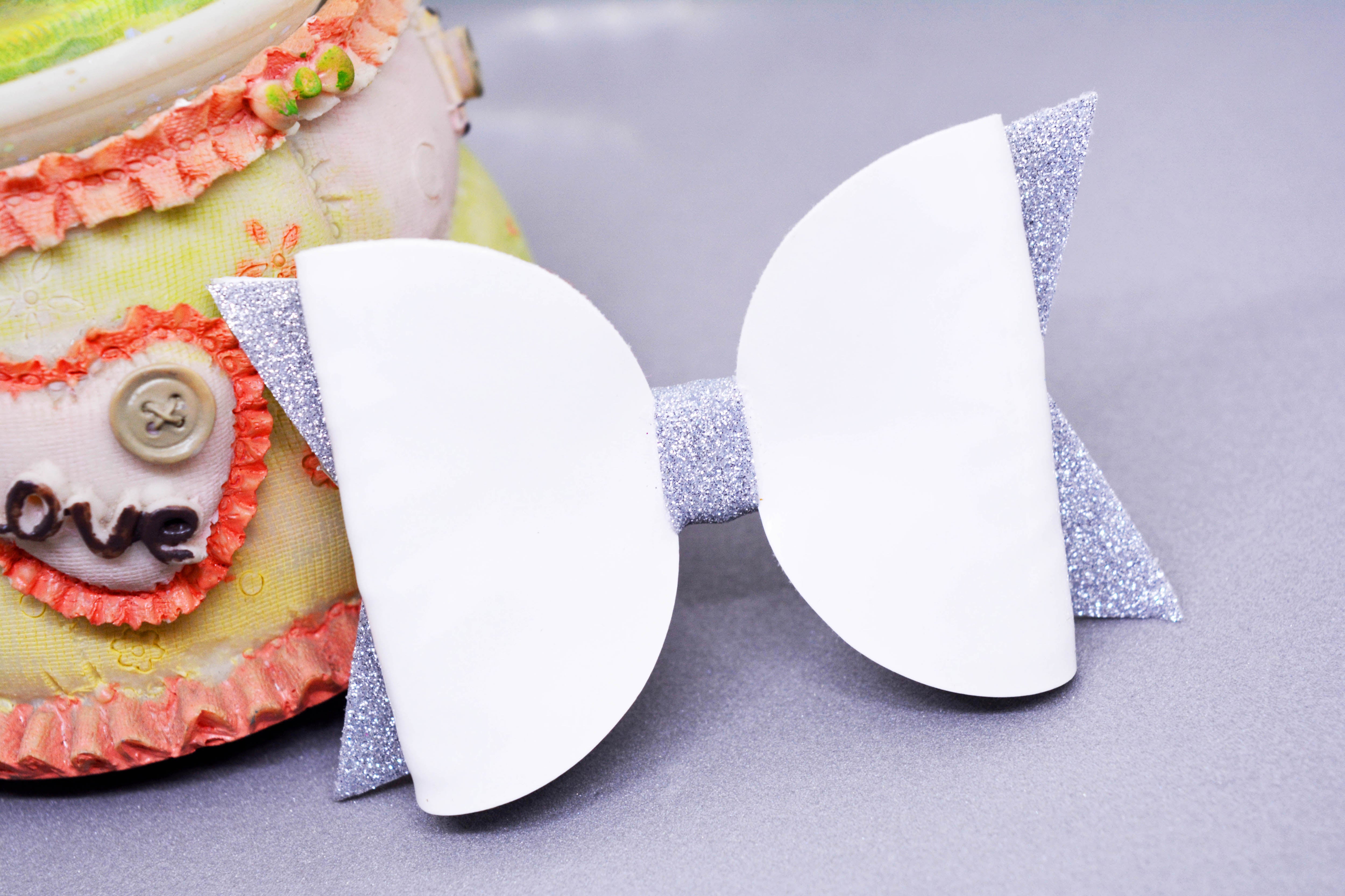 Bow with Arrow Clip - White & Silver