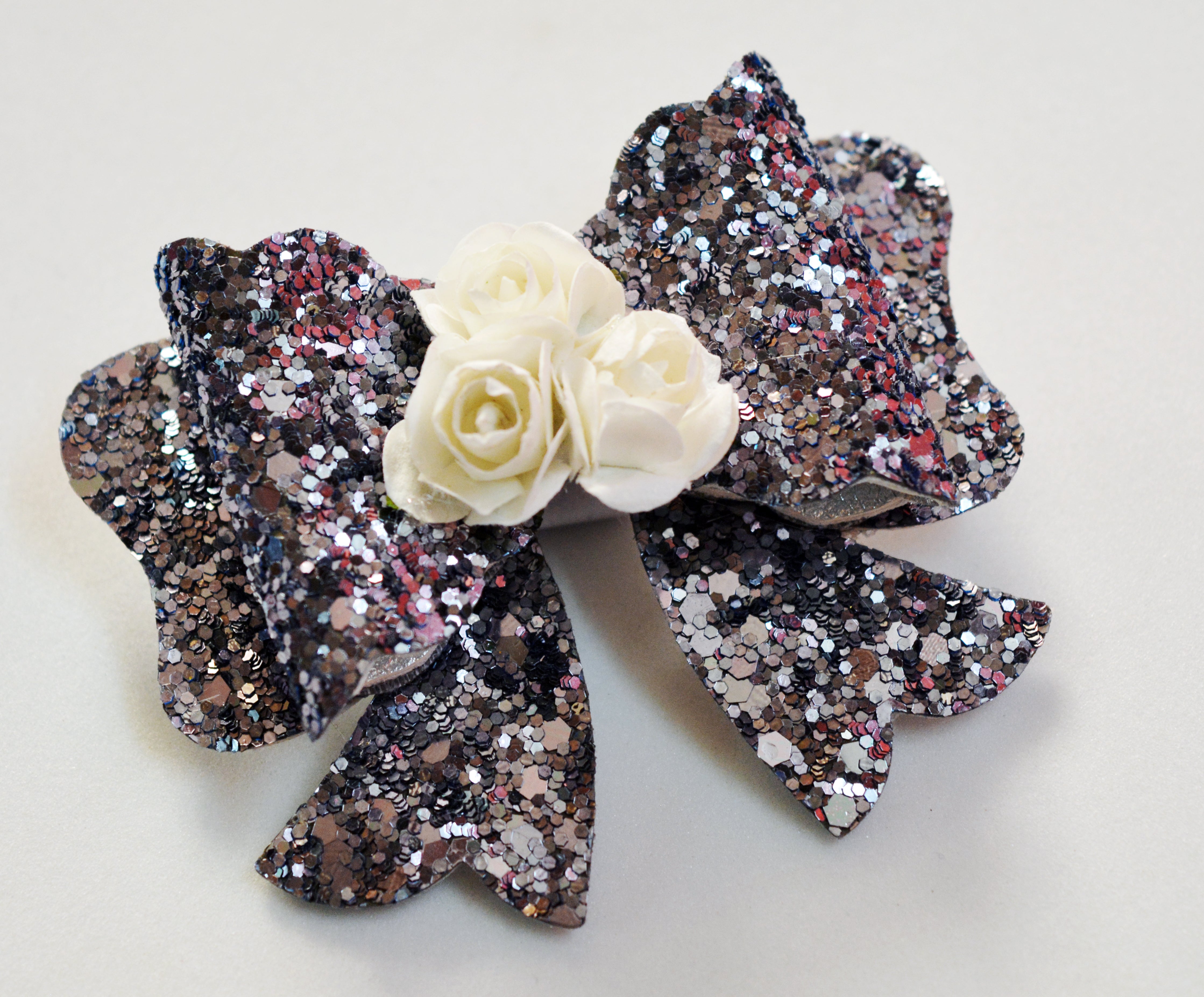Scalloped Bow Clip - Gunmetal