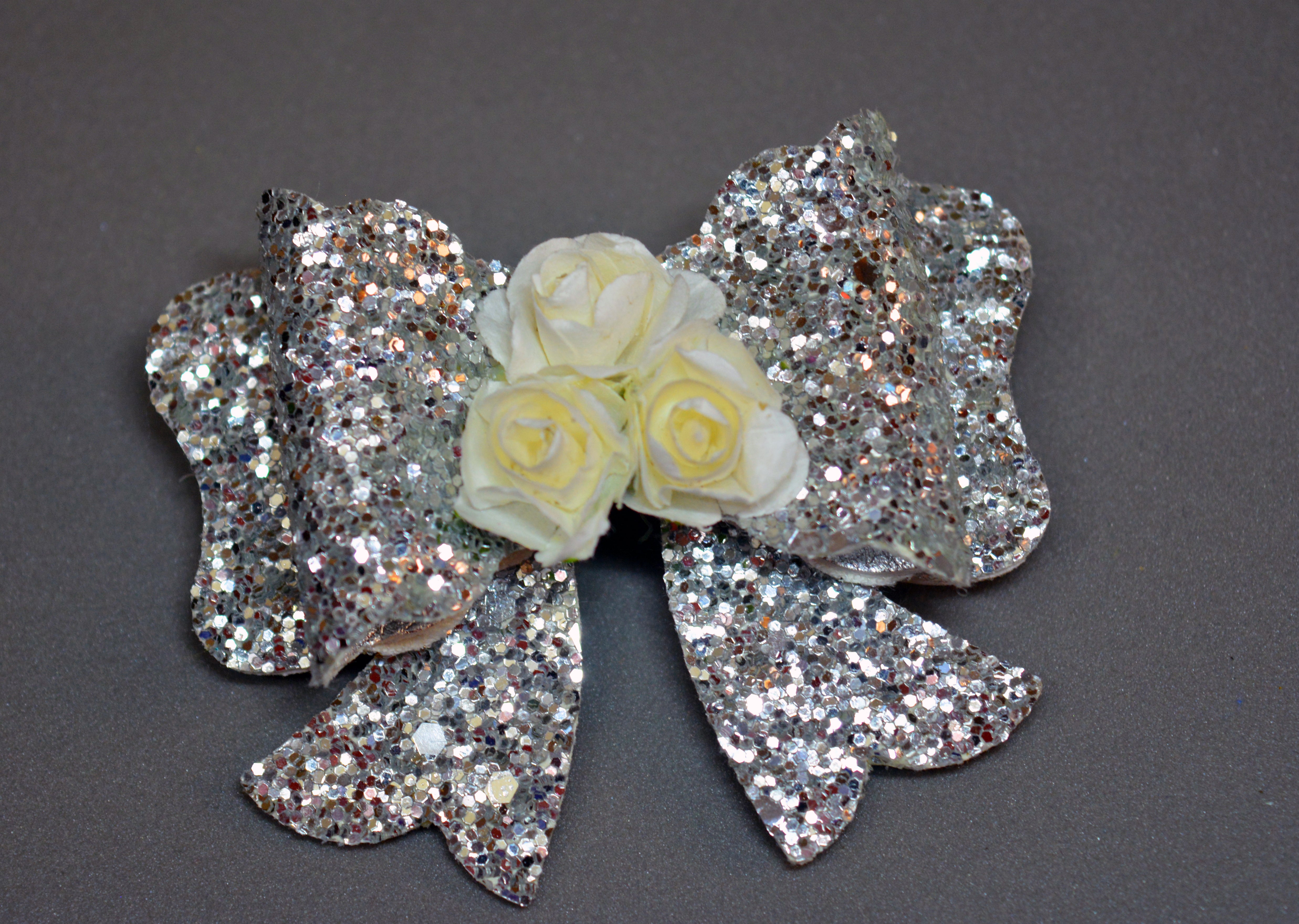 Scalloped Bow Clip - Silver