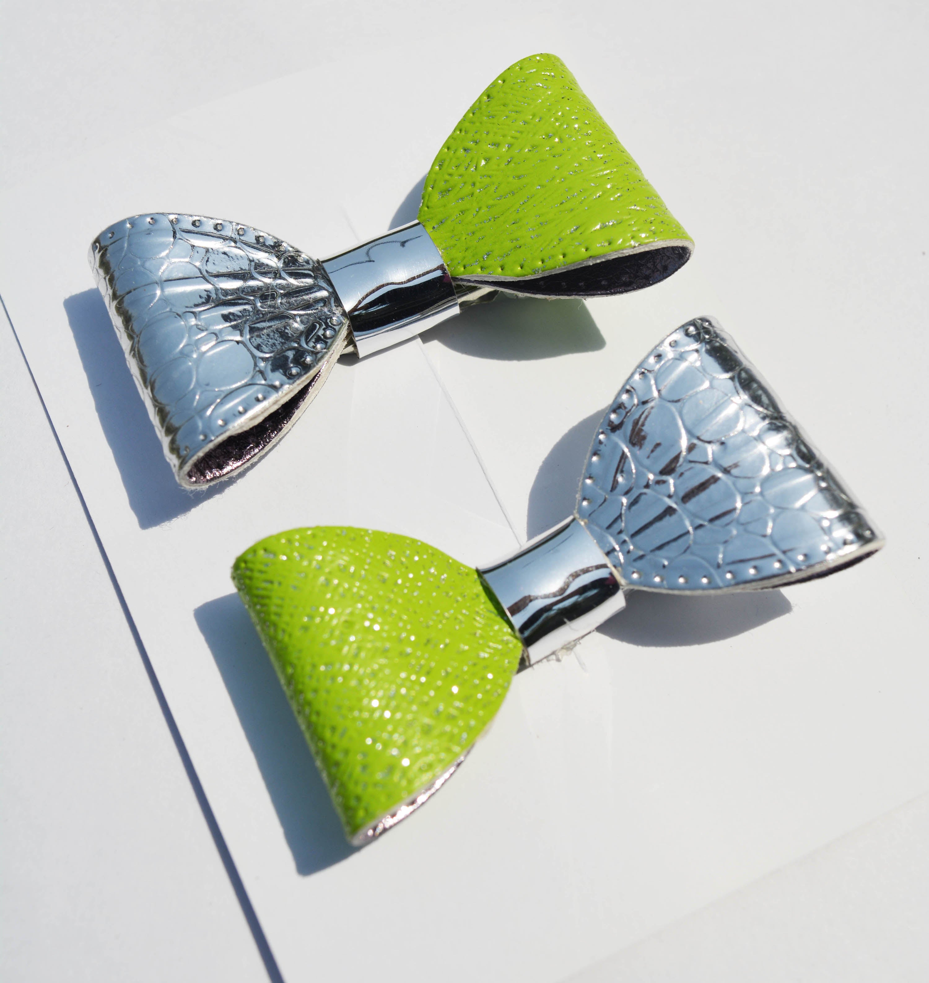 Rolling Stone Alligator Clip Pair - Parrot Green