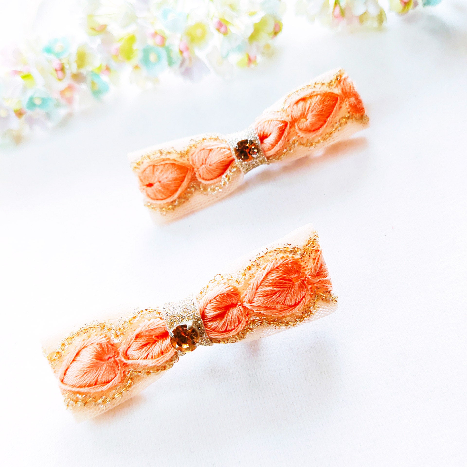 Intricate Lace Alligator Clip Pair - Peach