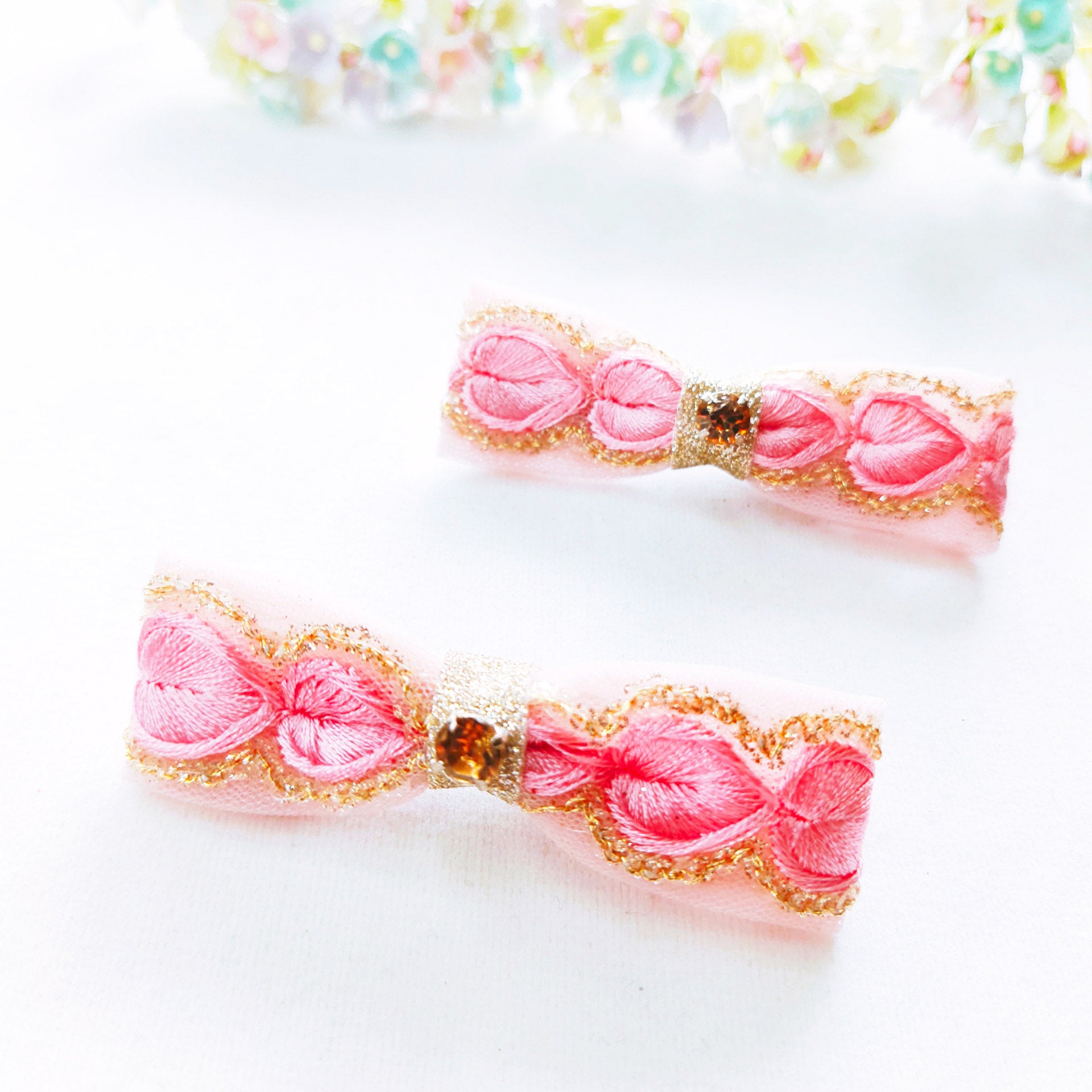 Intricate Lace Alligator Clip Pair - Pink